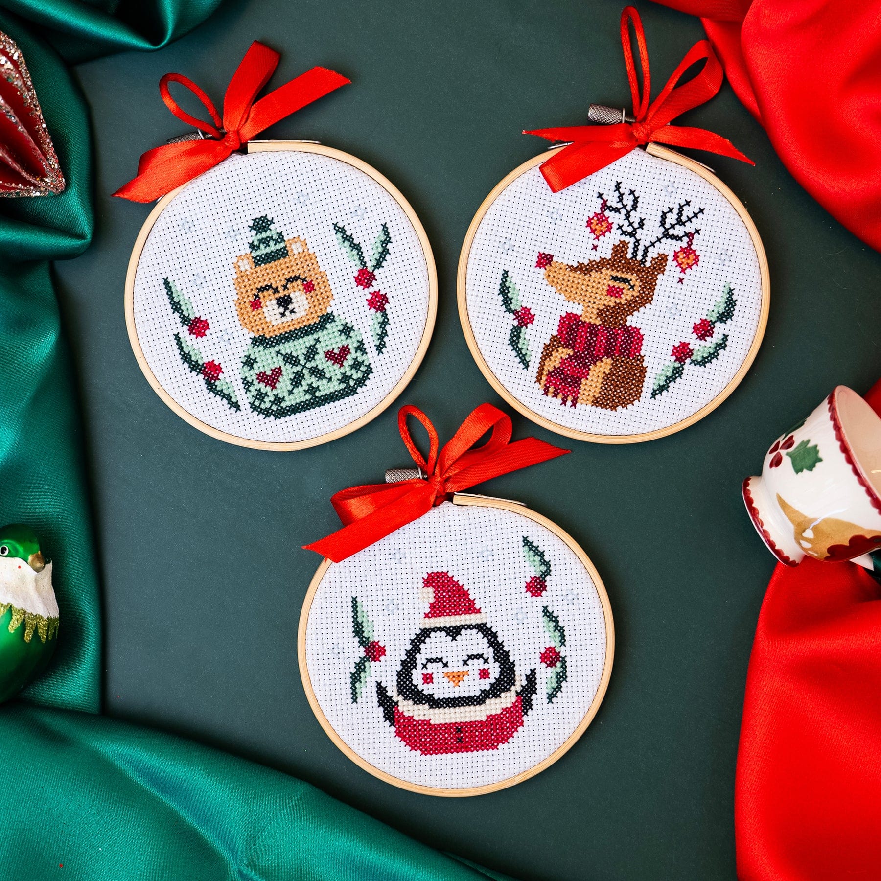 Craft Club Co FESTIVE FRIENDS | Christmas Mini Ornaments Cross Stitch Kit