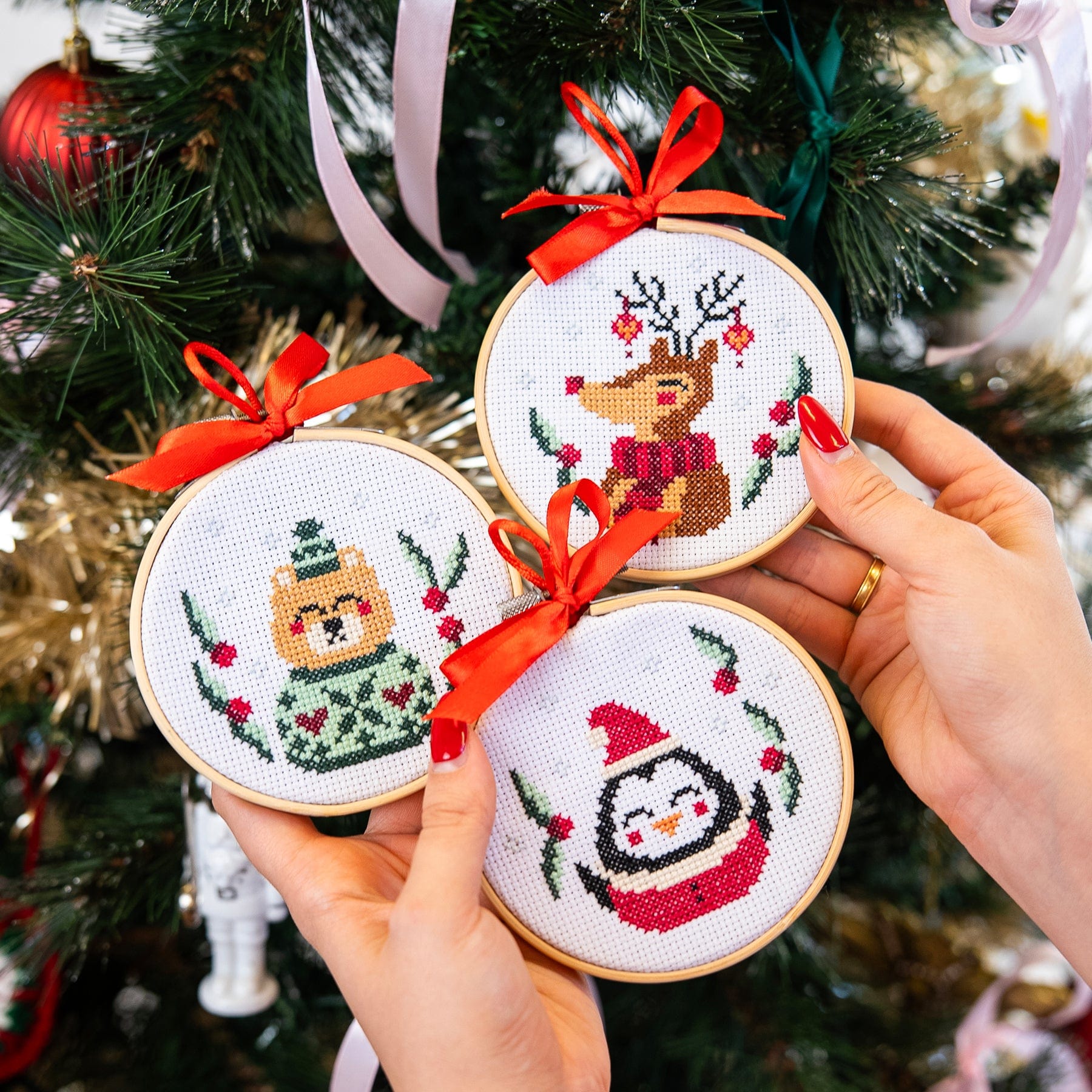 Craft Club Co FESTIVE FRIENDS | Christmas Mini Ornaments Cross Stitch Kit