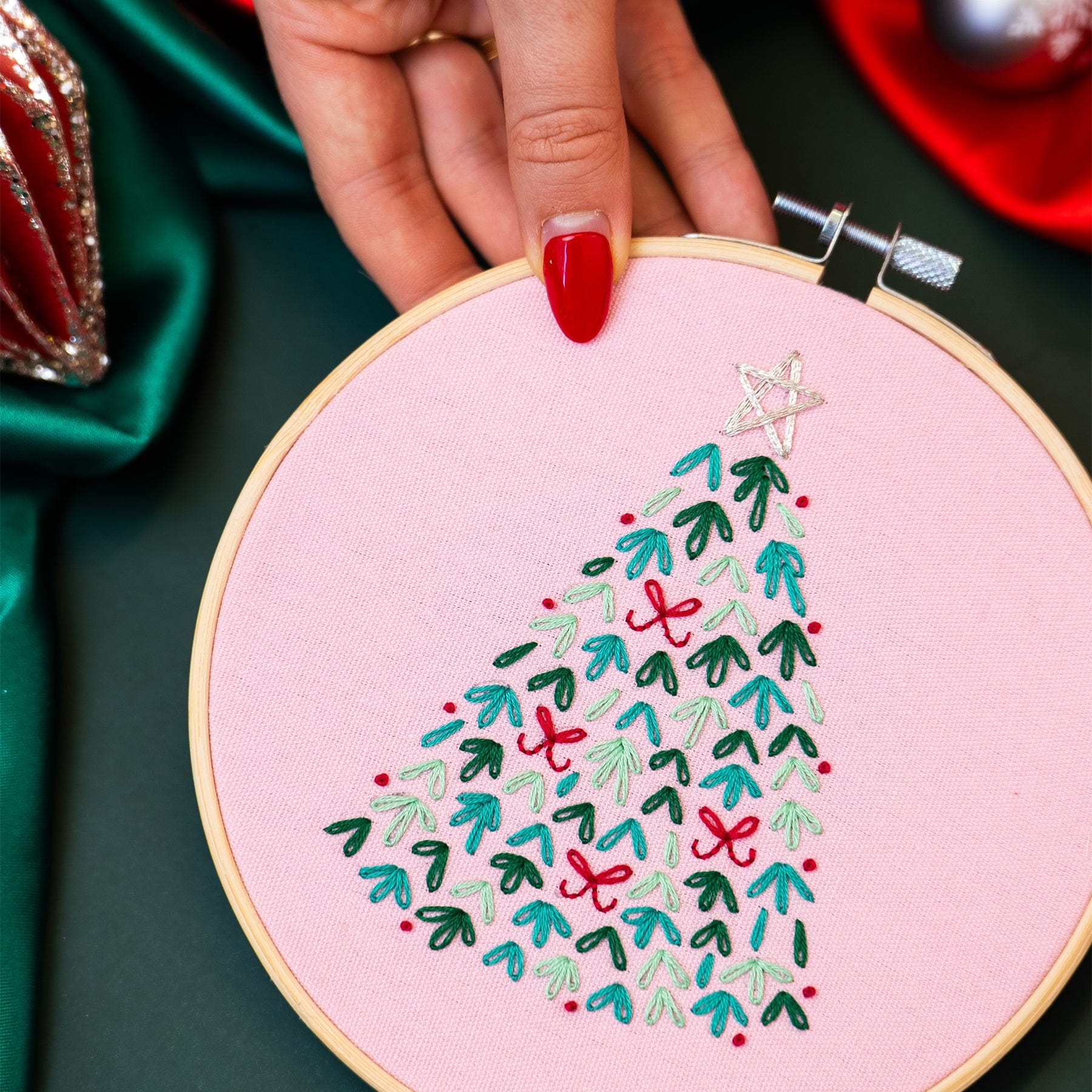 Craft Club Co O CHRISTMAS TREE | Christmas Embroidery Kit