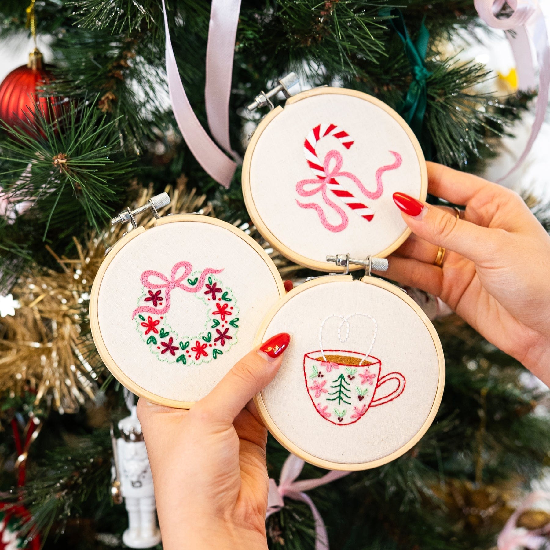 Craft Club Co TINSEL & TEA | Christmas Minis Embroidery Kit