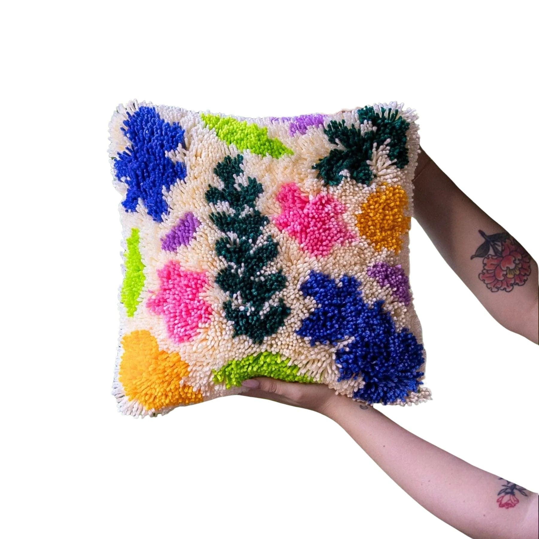 Craft Club Co FLORA Latch Hook Cushion | Freebie