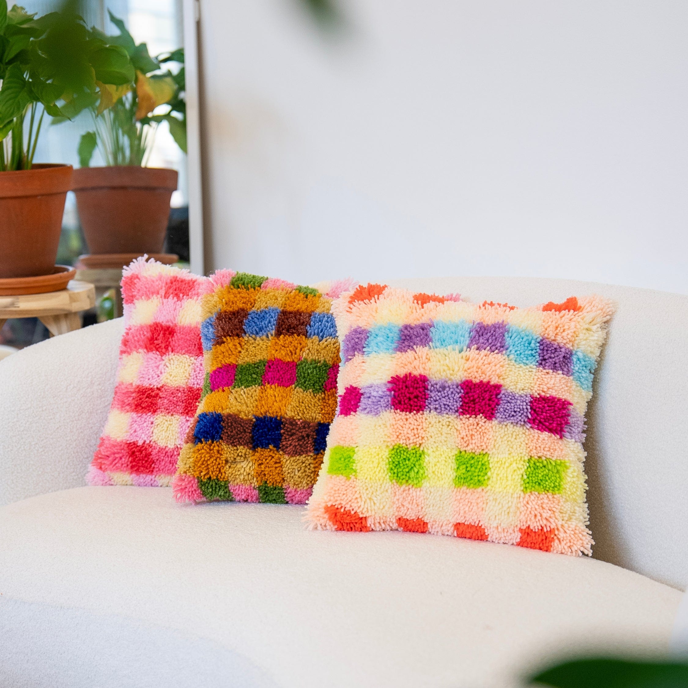 Craft Club Co GORGEOUS GINGHAM | Latch-Hook Cushion Bundle