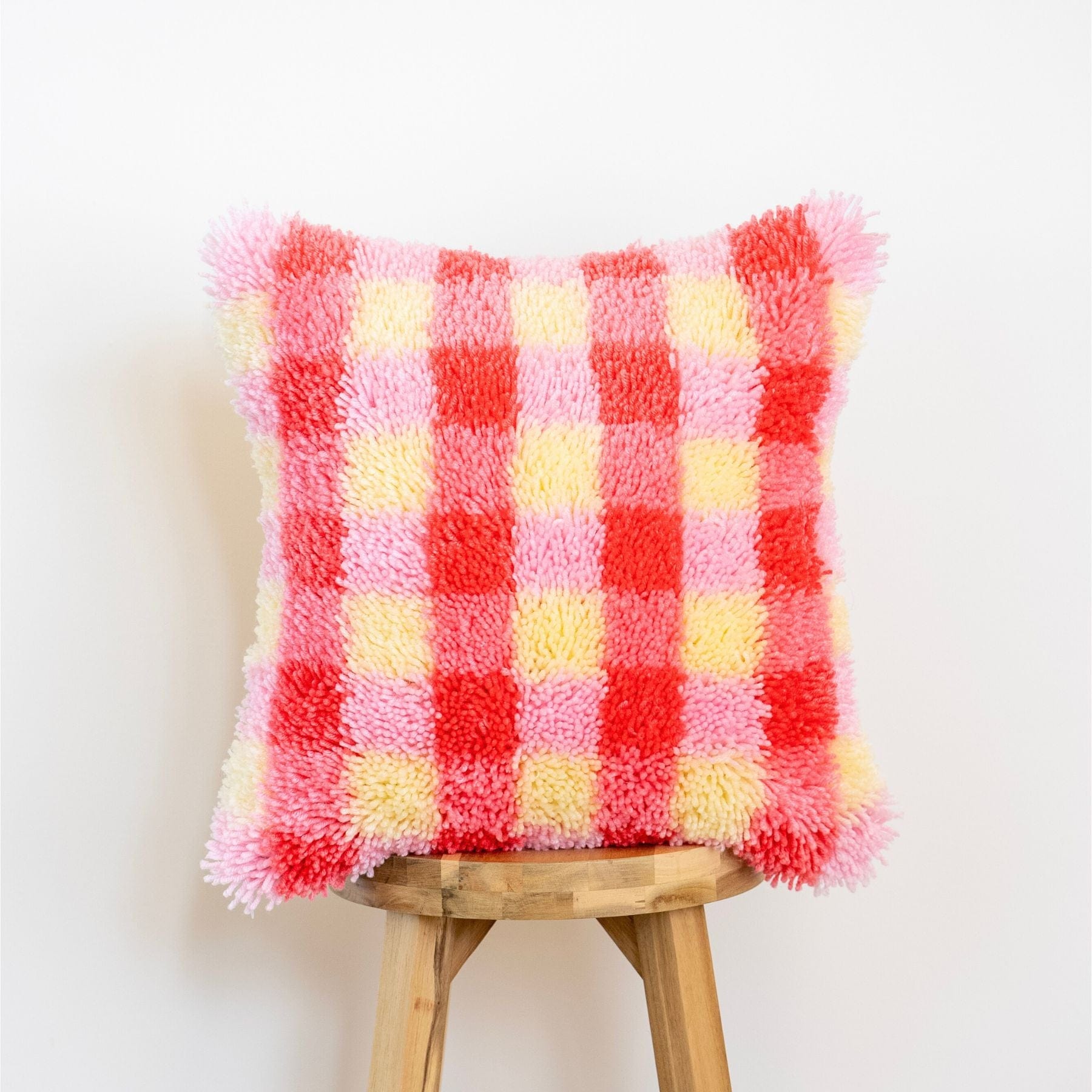 Craft Club Co GORGEOUS GINGHAM | Latch-Hook Cushion Bundle