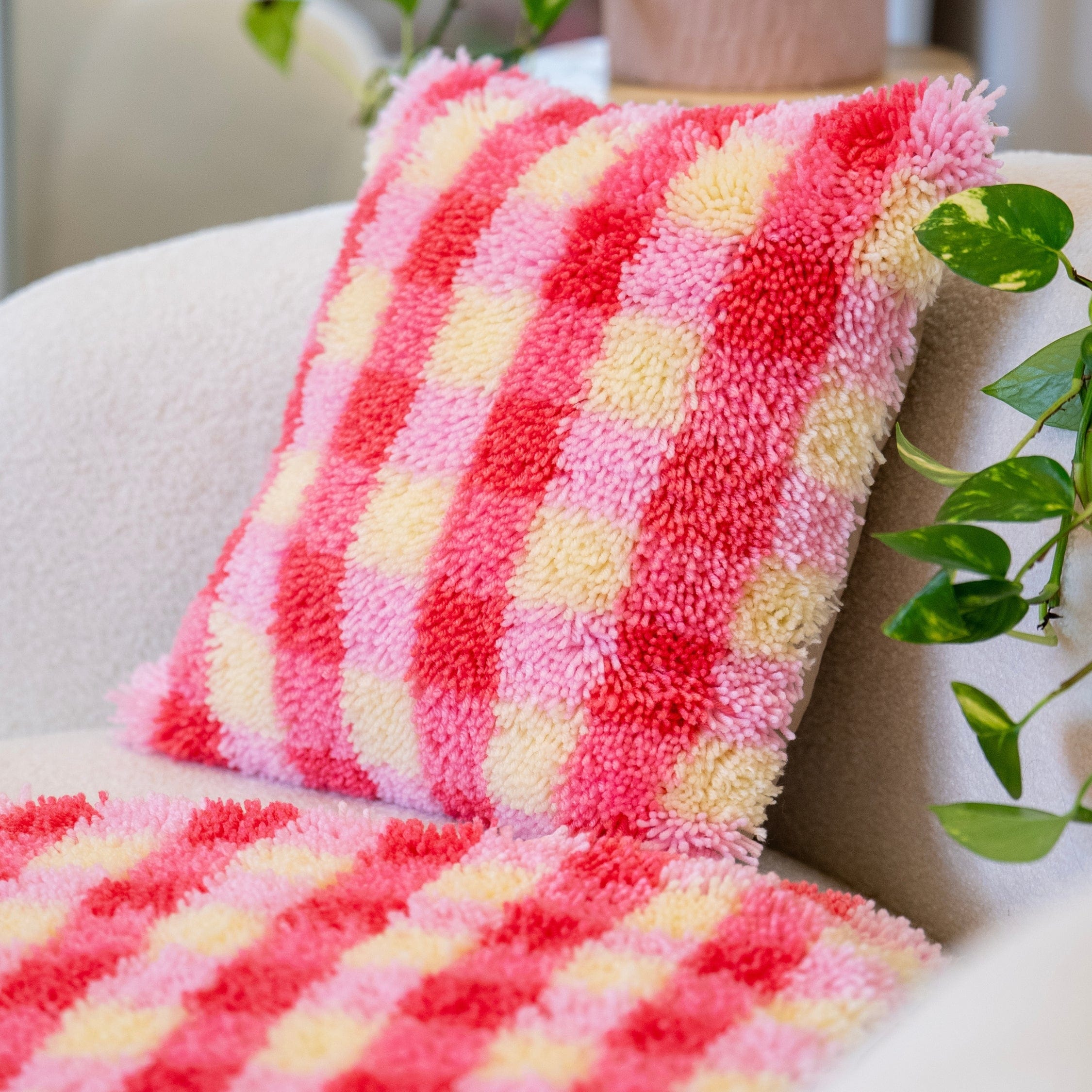 Craft Club Co PINK LEMONADE | GINGHAM Latch Hook Cushion Kit