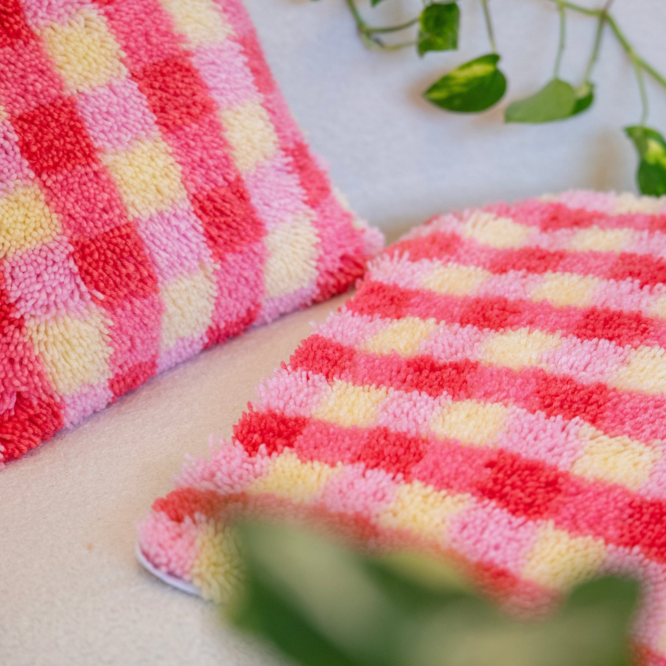 Craft Club Co PINK LEMONADE | GINGHAM Latch Hook Cushion Kit